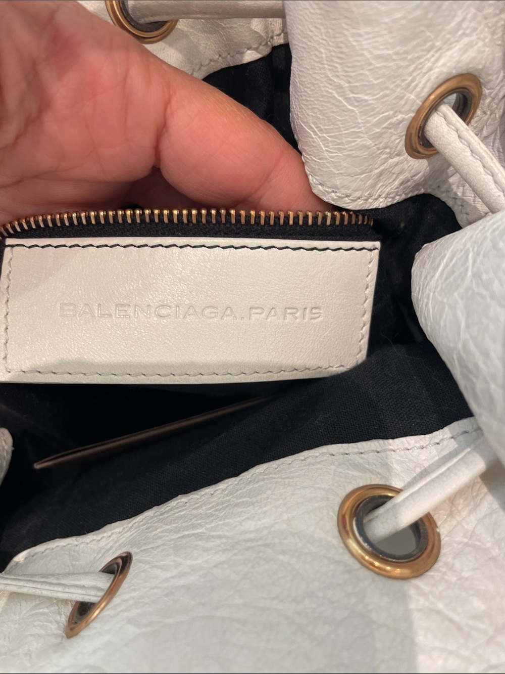 Balenciaga la Cagole White Leather Drawstring Women’s Shoulder Bag - Picture 7 of 9